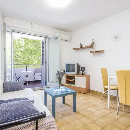 By The Sea - 13401 Pula