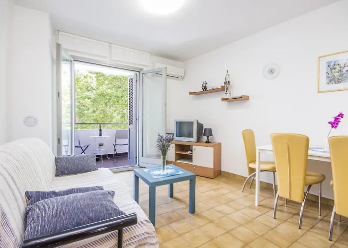 By The Sea - 13401 Пула